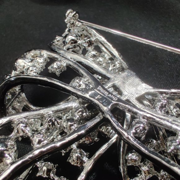 Signed KJL Kenneth Jay Lane BOLD Ribbon BOW Brooch 80's 90's Swarovski Crystal - Picture 6 of 7
